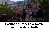 L'quipe de Sheppard explorant les ruines de M7G-677